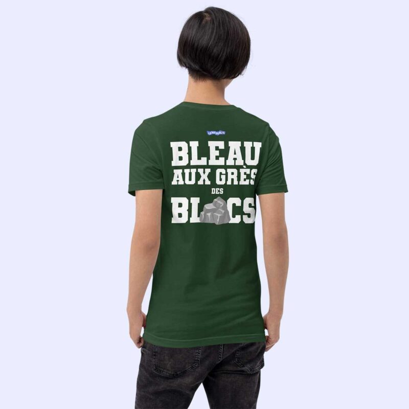 Homme de dos portant le t-shirt vert forêt Bleau aux Grès des Blocs