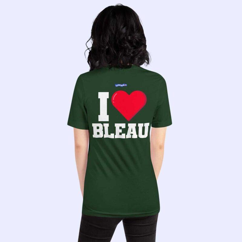 Femme de dos portant le t-shirt vert forêt I love Bleau