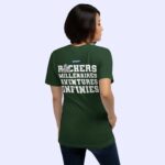 Femme de dos portant le t-shirt vert forêt Rochers Millénaires, Aventures Infinies