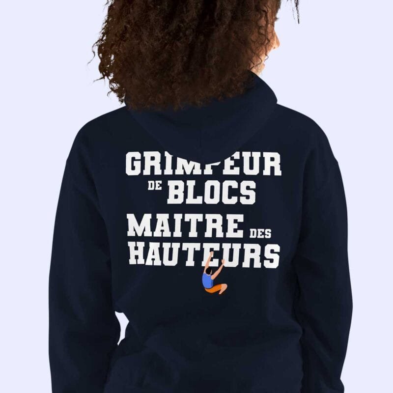 Femme de dos portant le sweat à capuche bleu marine Grimpeur de blocs, Maître des hauteurs