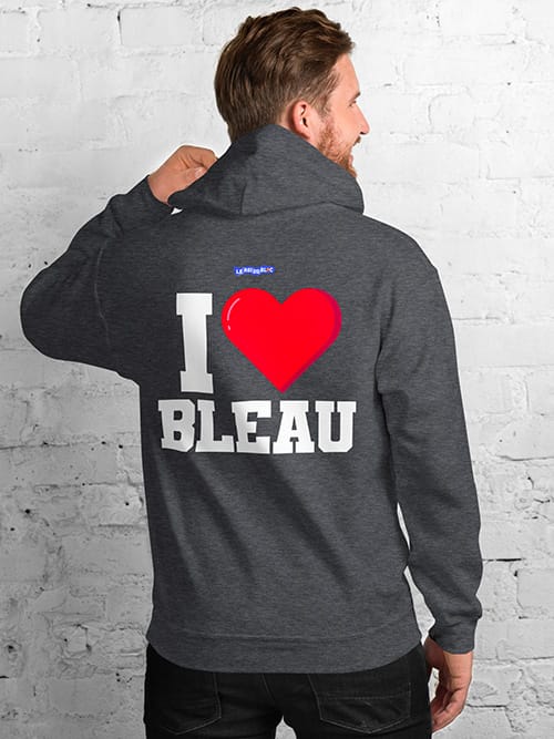 Sweat à capuche gris foncé I love Bleau porté par un homme, vue de dos, la tête tournée de trois quart.