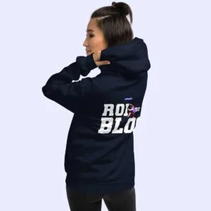 Femme de dos portant le sweat à capuche bleu marine Roi du bloc