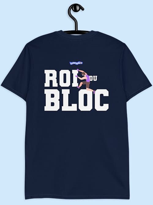 t-shirt Roi du Bloc accroché sur un cintre