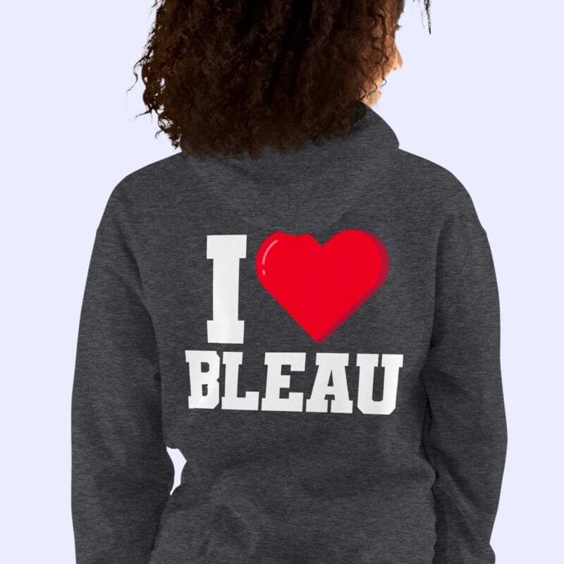 Femme de dos portant le sweat à capuche gris foncé I love Bleau