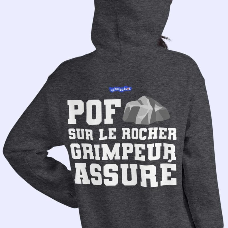 Femme de dos portant le sweat à capuche gris foncé Pof sur le rocher, Grimpeur assuré