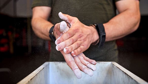 Utilisation de magnésie en poudre dans une salle de bloc