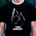 Cadrage serré sur grimpeur portant le t-shirt Tombe dignement
