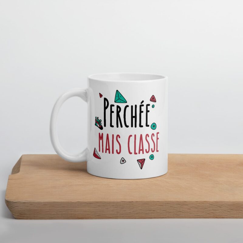 Tasse grimpeur Perchée mais classe, sur planche en bois