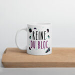 Tasse Reine du bloc pour grimpeuse, sur planche en bois