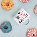 Mug escalade Talons vs chaussons, dans décor sucré