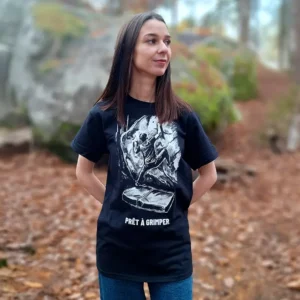T-shirt escalade Prêt à grimper porté par Mathilde en forêt de Fontainebleau