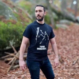 T-shirt escalade Tombe dignement porté par Thibault en forêt de Fontainebleau