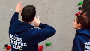 Escalade débutant en salle de bloc - guide complet pour bien commencer